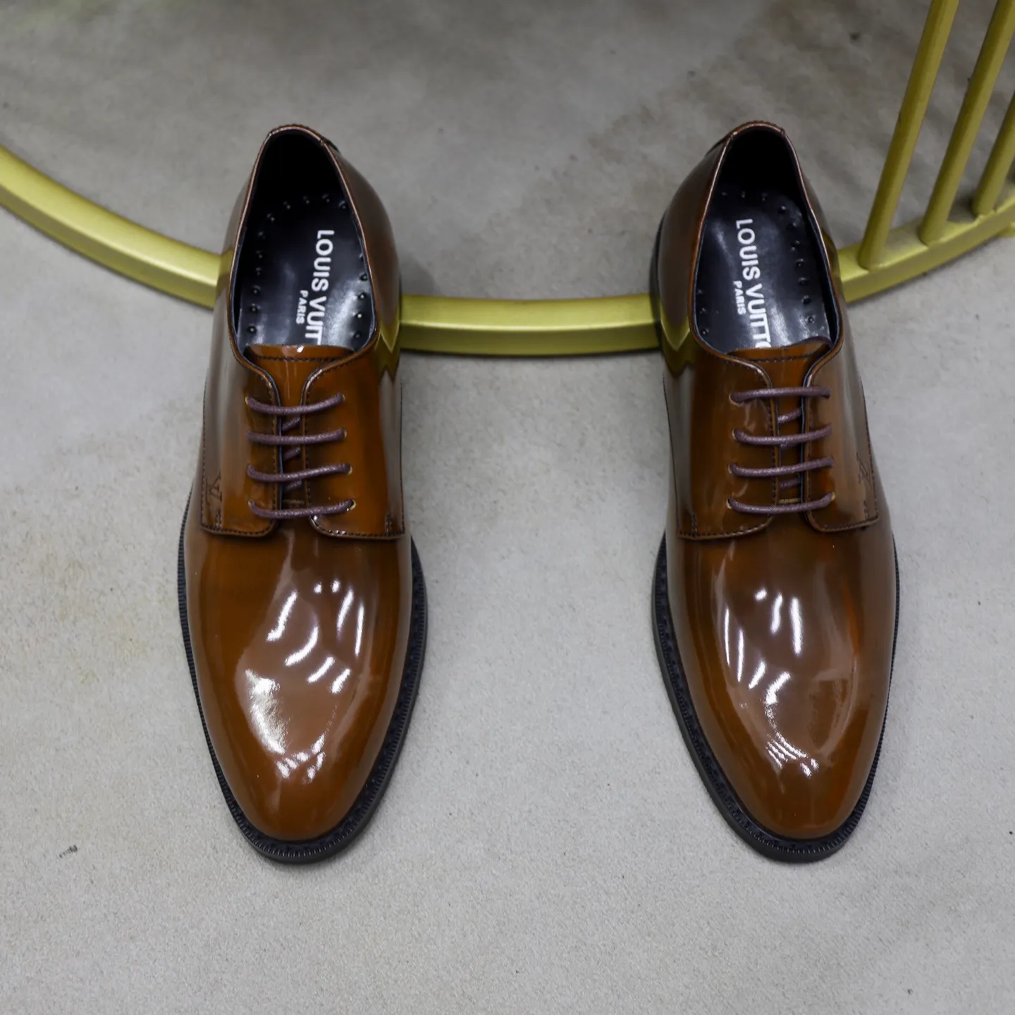 Ex-factory price: 500💰🙅‍♂️🙅‍♂️🙅‍♂️ Brand: LV Louis Vuitton Standard code: Men's size 38-44 (45 can be customized) Grade: Same style as the official website Original order quality Material: Original cowhide surface Comfortable cowhide lining Original outsole Style category: Men's fashionable casual leather shoes Distinguished big-name luxury elements Top luxury Color: actual picture color
